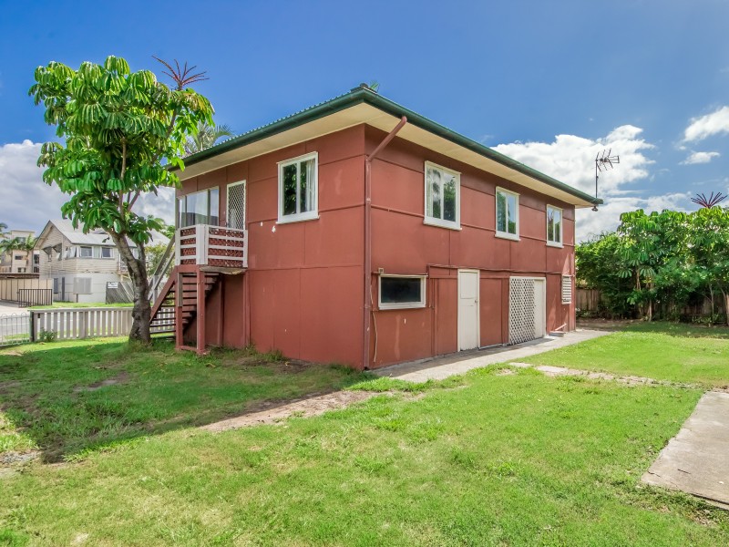 9 Central Street, Labrador QLD 4215