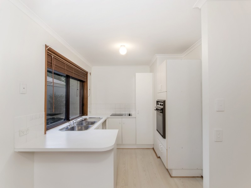 1/7 Ruth Anne Close, Labrador QLD 4215