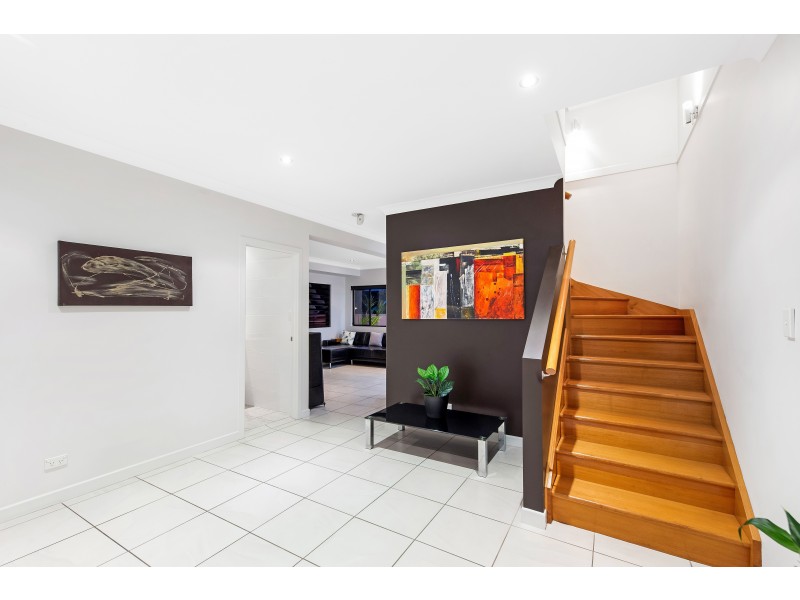 1/40 Bayview Street, Runaway Bay QLD 4216
