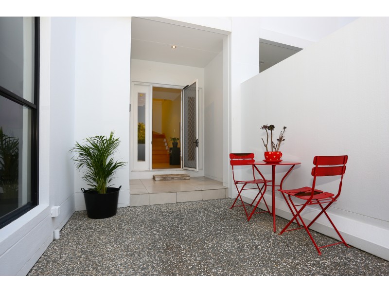 1/40 Bayview Street, Runaway Bay QLD 4216