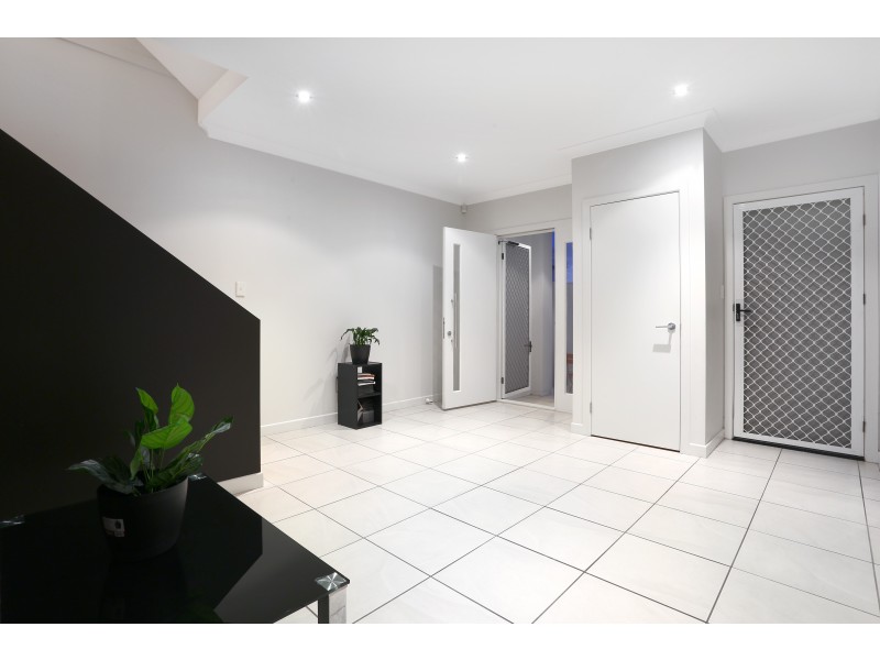 1/40 Bayview Street, Runaway Bay QLD 4216