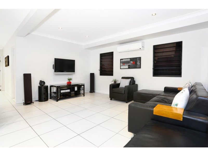 1/40 Bayview Street, Runaway Bay QLD 4216