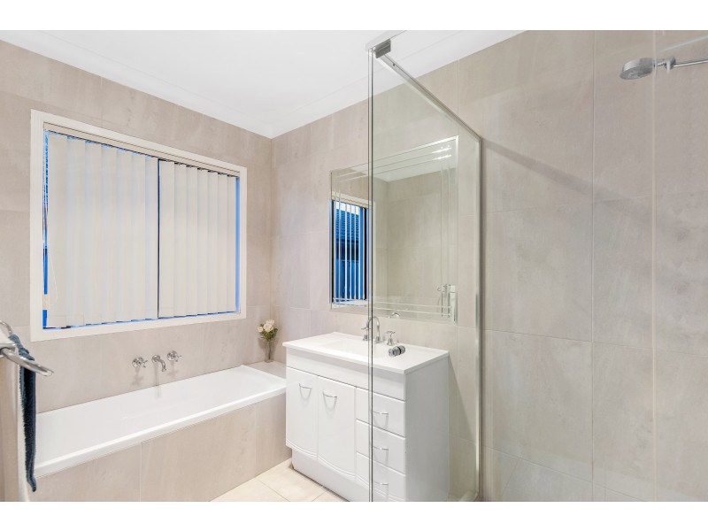 4 Bellwood Place, Molendinar QLD 4214