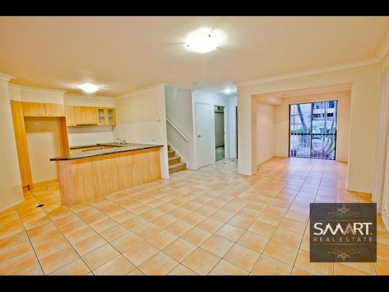 4/63 Muir Street, Labrador QLD 4215