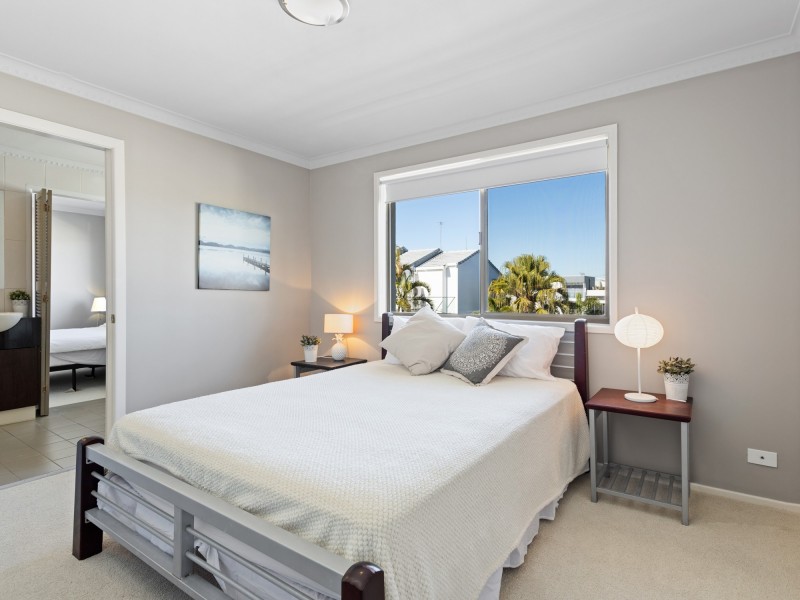 Broadbeach Waters QLD 4218