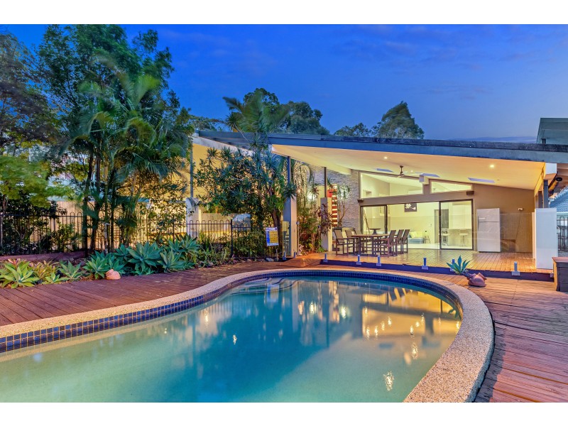 35 Tambourah Drive, Benowa QLD 4217