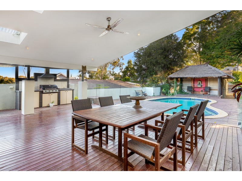 35 Tambourah Drive, Benowa QLD 4217