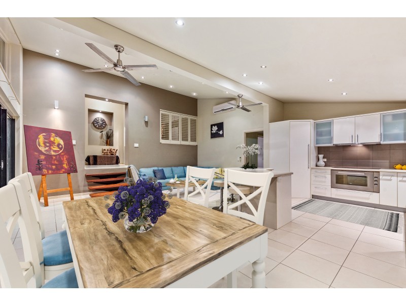 35 Tambourah Drive, Benowa QLD 4217