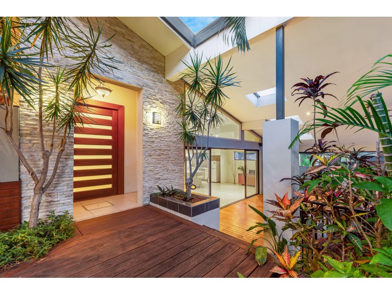 35 Tambourah Drive, Benowa QLD 4217