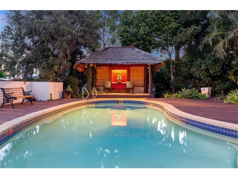 35 Tambourah Drive, Benowa QLD 4217