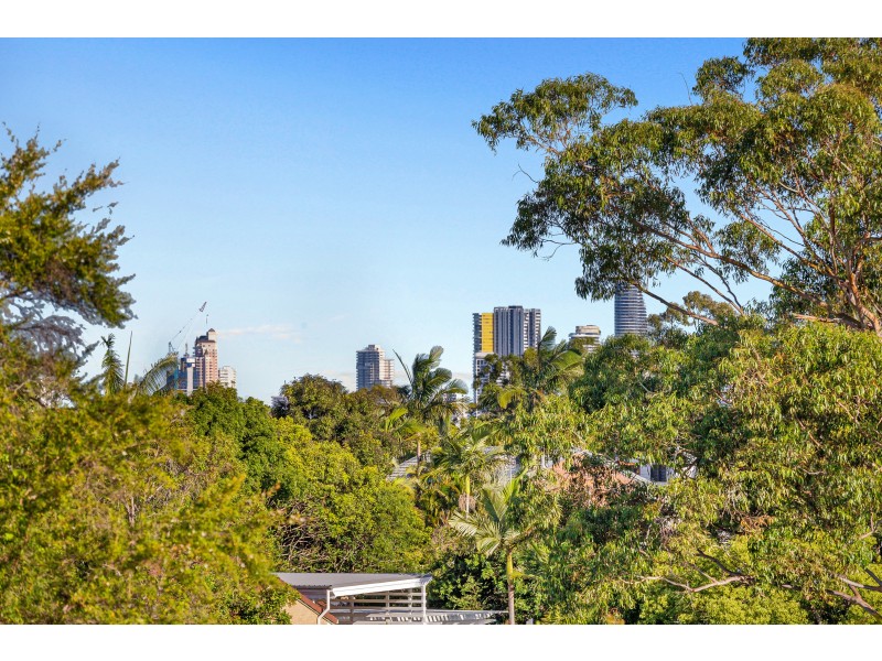 35 Tambourah Drive, Benowa QLD 4217