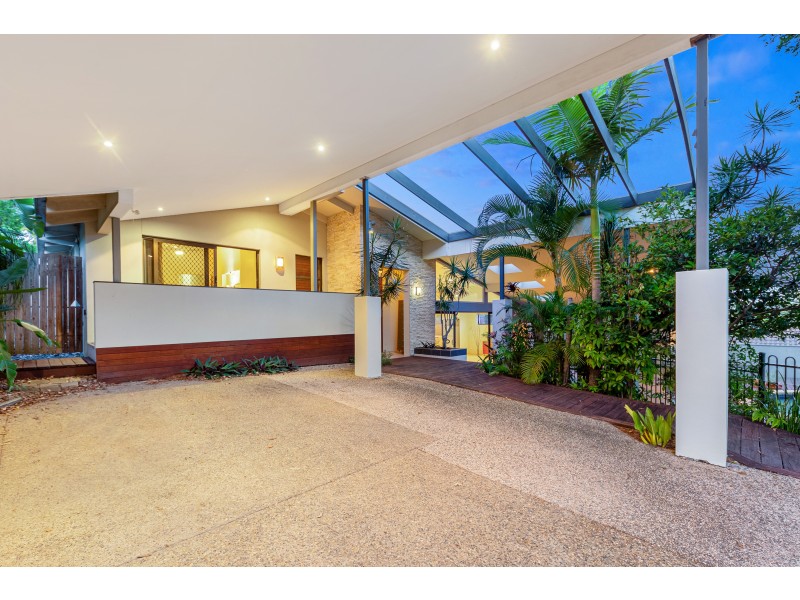 35 Tambourah Drive, Benowa QLD 4217