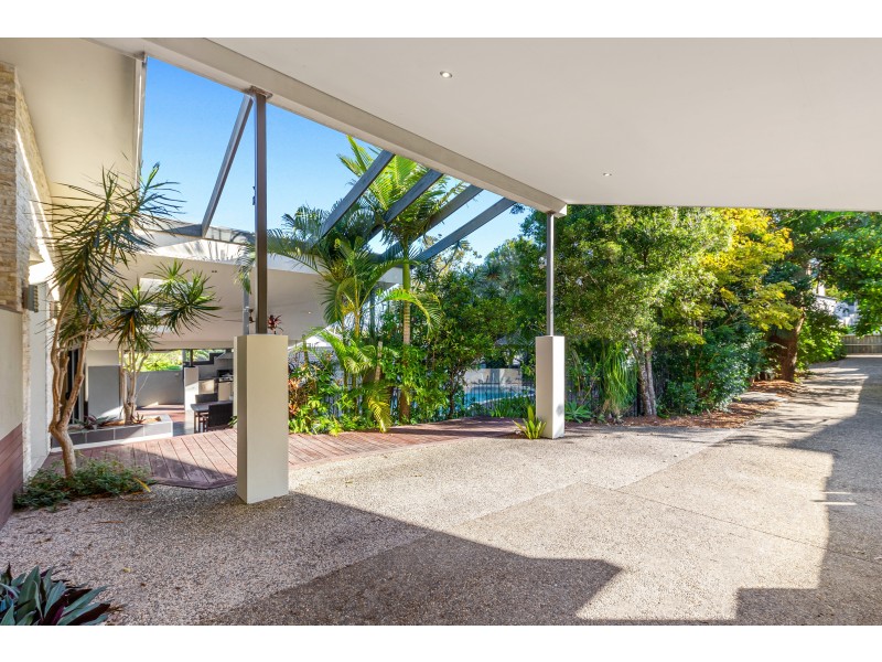 35 Tambourah Drive, Benowa QLD 4217