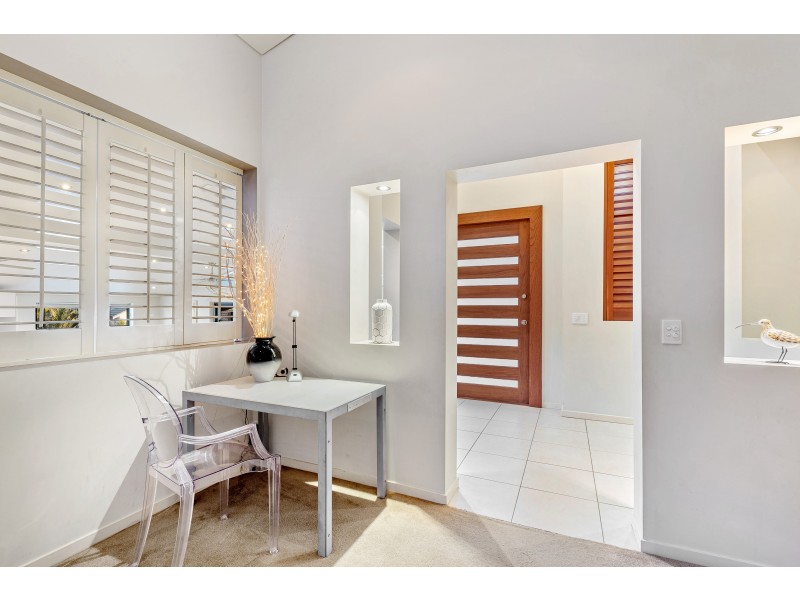 35 Tambourah Drive, Benowa QLD 4217