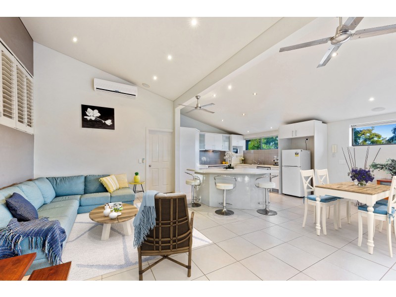 35 Tambourah Drive, Benowa QLD 4217