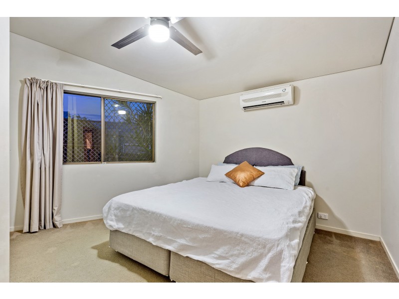 35 Tambourah Drive, Benowa QLD 4217