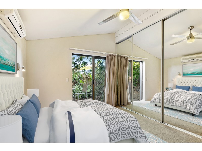 35 Tambourah Drive, Benowa QLD 4217
