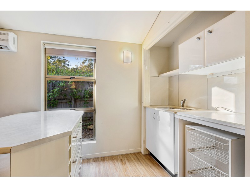 35 Tambourah Drive, Benowa QLD 4217