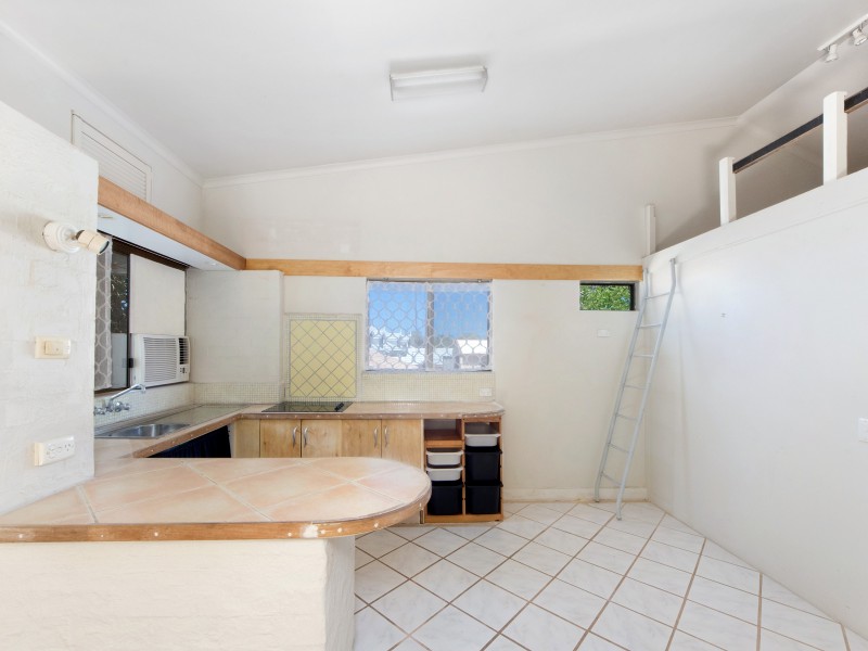 35 Tambourah Drive, Benowa QLD 4217