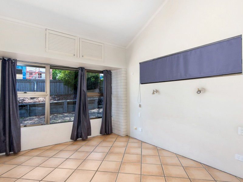 35 Tambourah Drive, Benowa QLD 4217