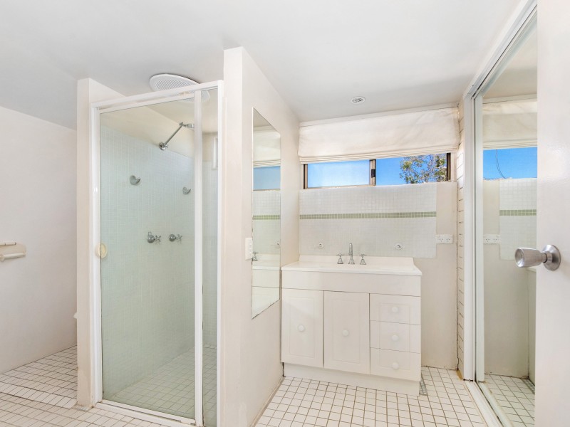 35 Tambourah Drive, Benowa QLD 4217