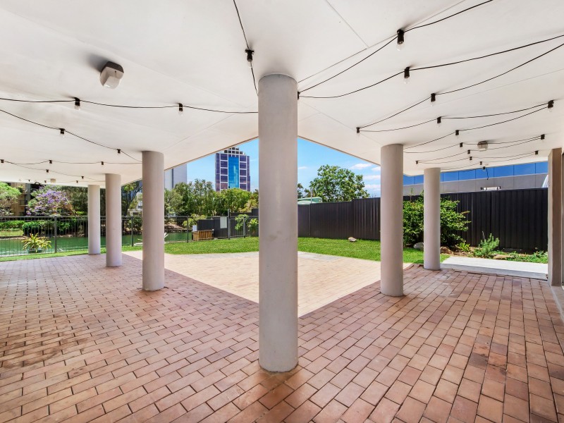 26 Mercedes Place, Bundall QLD 4217