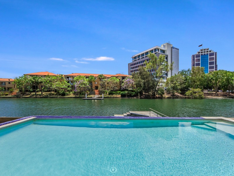 26 Mercedes Place, Bundall QLD 4217