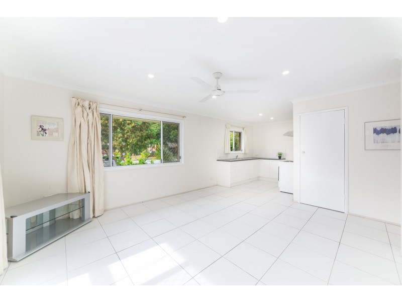 1/20 Parneno Street, Chevron Island QLD 4217