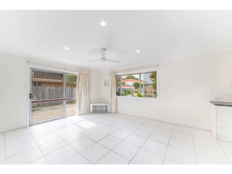 1/20 Parneno Street, Chevron Island QLD 4217