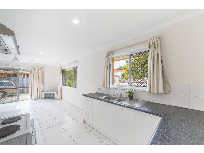 1/20 Parneno Street, Chevron Island QLD 4217