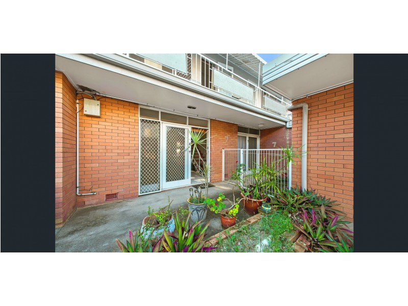 6/10 Stanhill Drive, Chevron Island QLD 4217