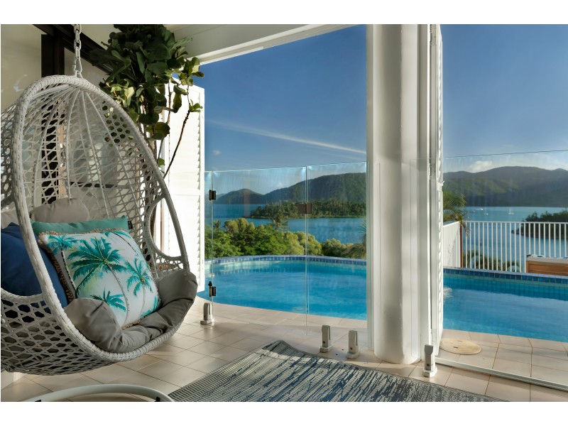 2 Shutehaven Close, Shute Harbour QLD 4802