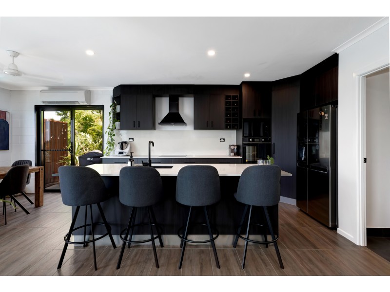 2 Shutehaven Close, Shute Harbour QLD 4802