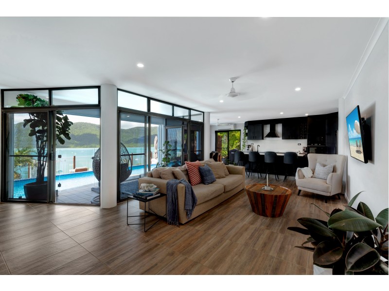 2 Shutehaven Close, Shute Harbour QLD 4802