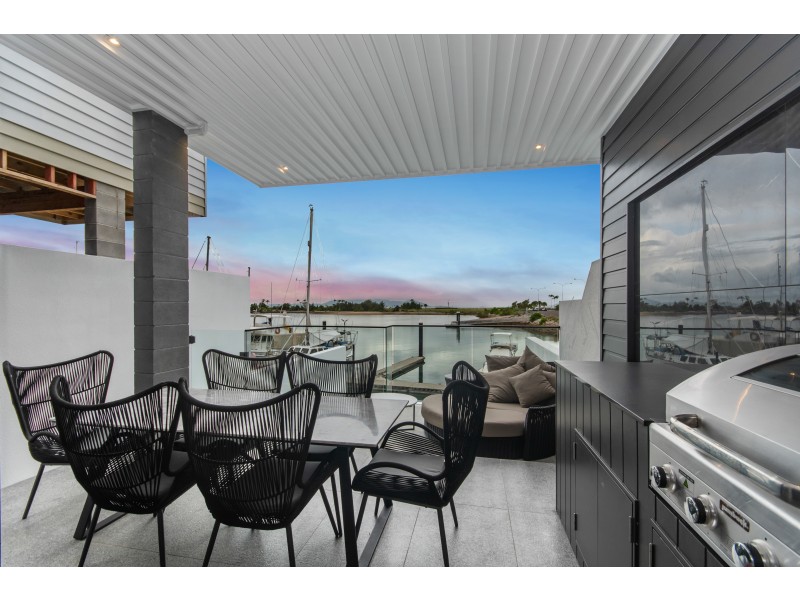 2/9 Terrace Place, Nelly Bay QLD 4819