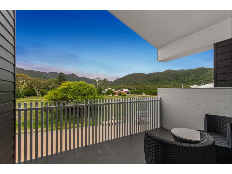 2/9 Terrace Place, Nelly Bay QLD 4819