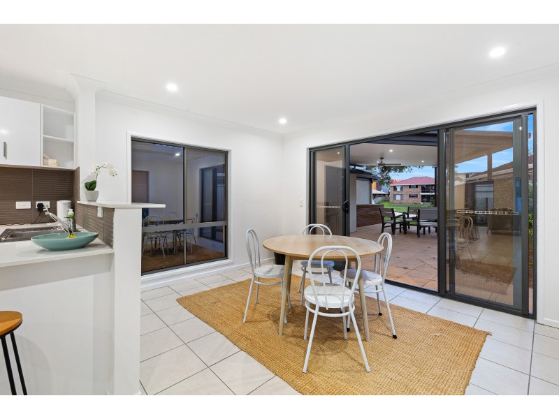 1/8 Inga Avenue, Surfers Paradise QLD 4217