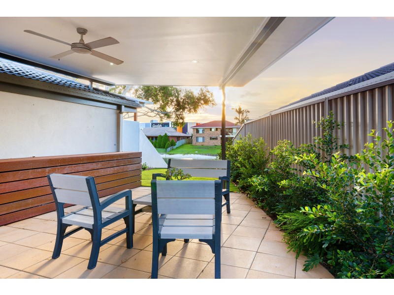 1/8 Inga Avenue, Surfers Paradise QLD 4217