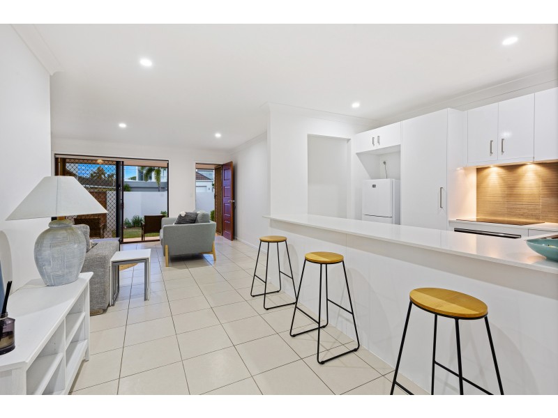 1/8 Inga Avenue, Surfers Paradise QLD 4217
