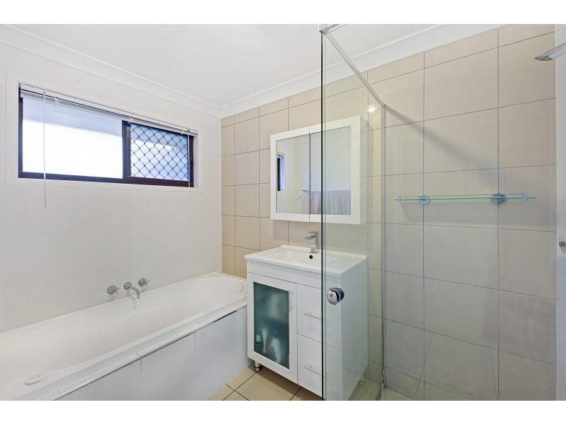 1/8 Inga Avenue, Surfers Paradise QLD 4217