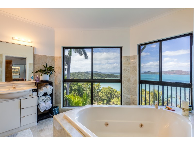 6 Neerim Crescent, Shute Harbour QLD 4802