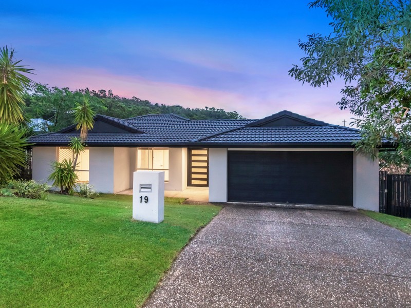 19 Papara Street, Pacific Pines QLD 4211