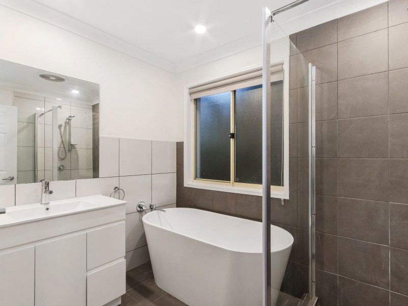 19 Papara Street, Pacific Pines QLD 4211