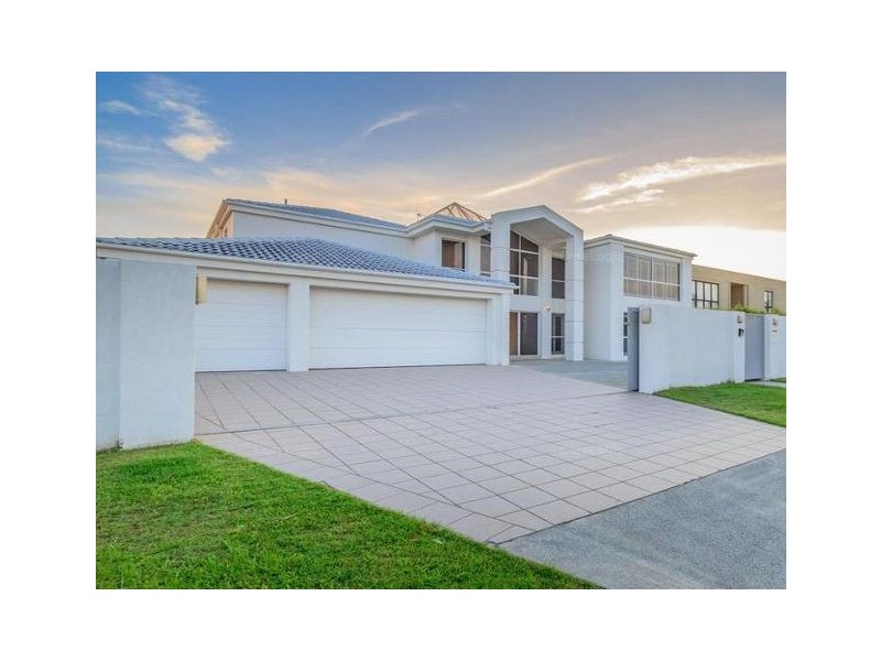 102 Cabana Boulevard, Benowa Waters QLD 4217