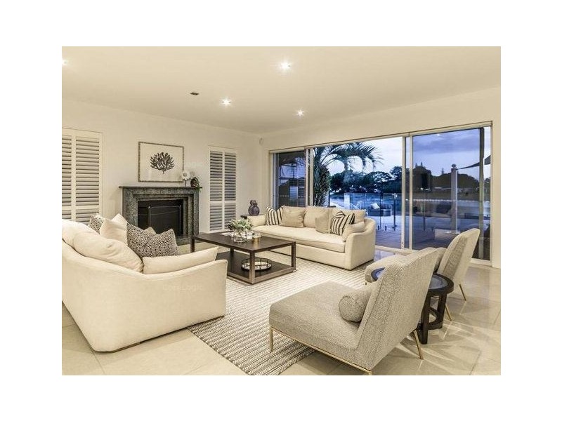 102 Cabana Boulevard, Benowa Waters QLD 4217