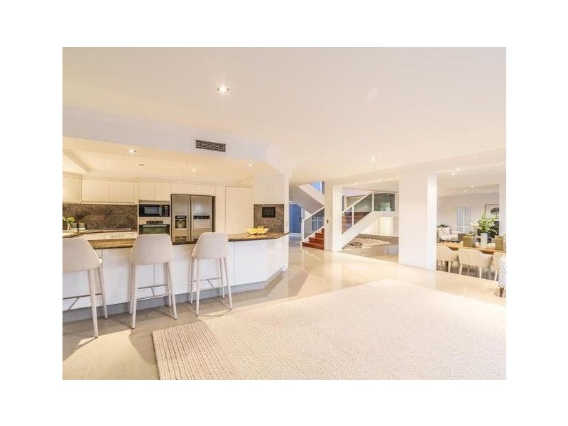 102 Cabana Boulevard, Benowa Waters QLD 4217