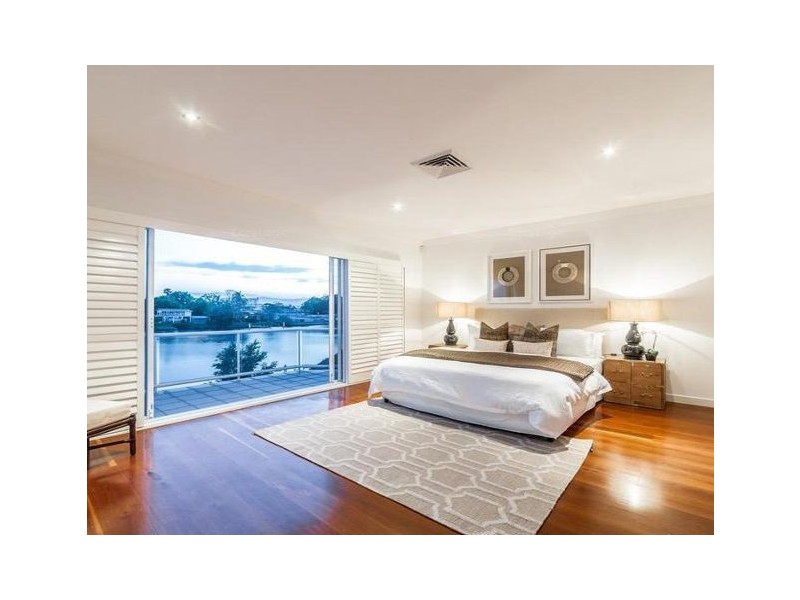 102 Cabana Boulevard, Benowa Waters QLD 4217