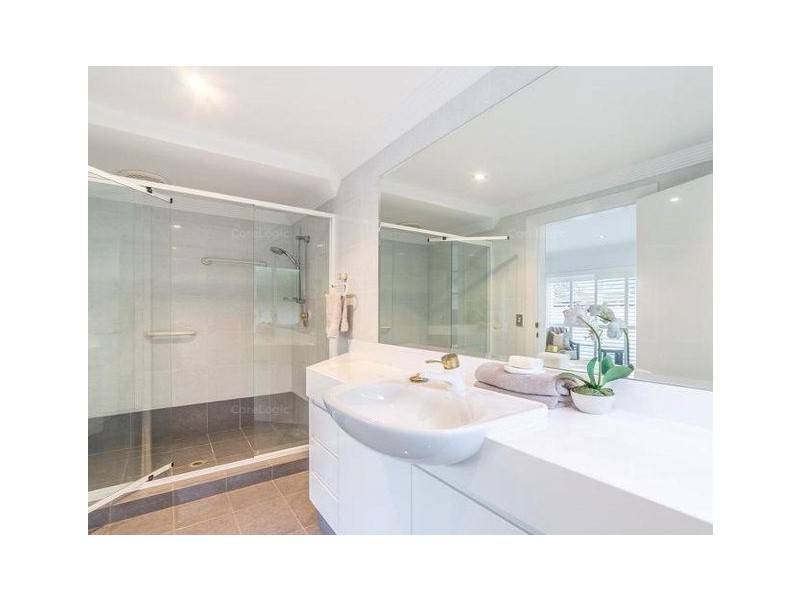 102 Cabana Boulevard, Benowa Waters QLD 4217