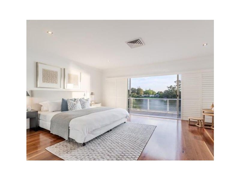 102 Cabana Boulevard, Benowa Waters QLD 4217