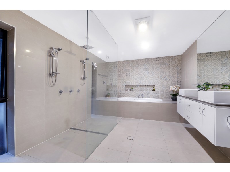 7 Quambone Street, Worongary QLD 4213